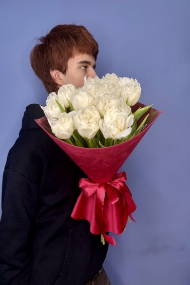 Букет с тюльпанами Алые мечты фото