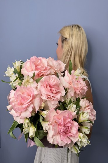 Букет из французских роз и альстромерии фото