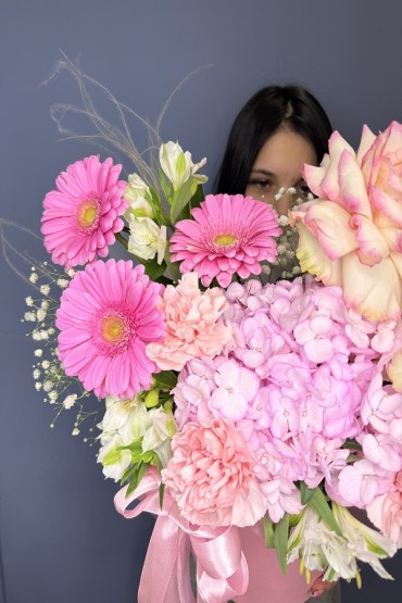 Композиция в шляпной коробке Розовый ангел фото