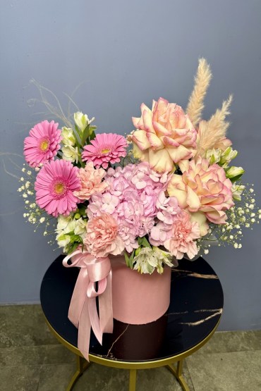 Композиция в шляпной коробке Розовый ангел купить в Химках