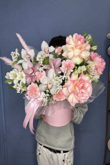 Композиция в шляпной коробке Весенняя нежность фото