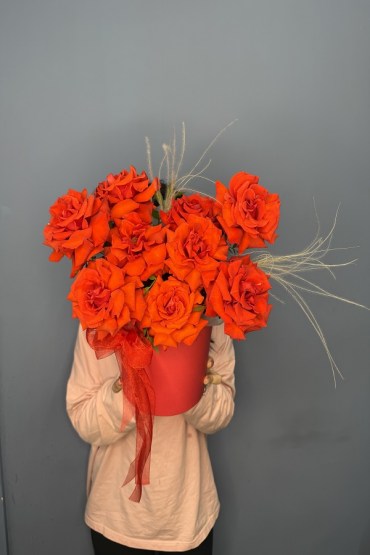 Композиция в шляпной коробке Страстная любовь  фото